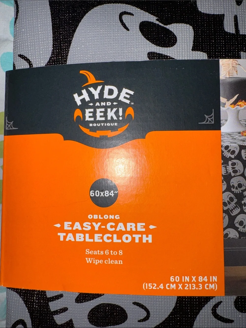 Hyde and eek boutique - Gray Skull Tablecloth - Easy-Care Halloween Tablecover